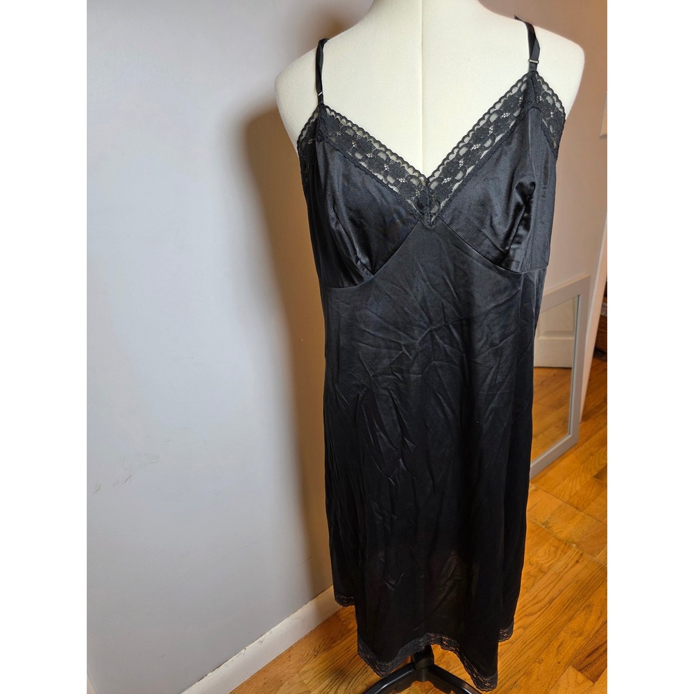 Vanity Fair Vintage Black Lace Trim Full Slip Dress Antron III Nylon Size 40